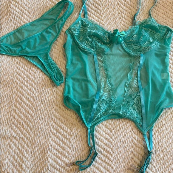 NEW-Lingerie Set - Picture 5 of 11